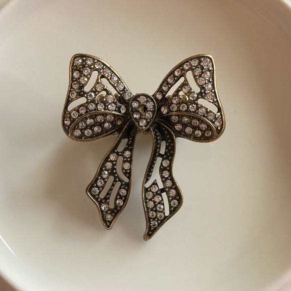 Large Bow Ring with Rhinestones - Picture 2 of 6